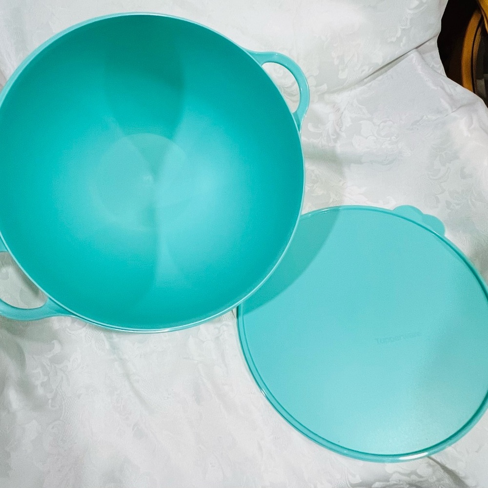 NEW (NIP)Tupperware 59-Cup Thatsa Jumbo Bowl - Mint - Picture 2 of 9